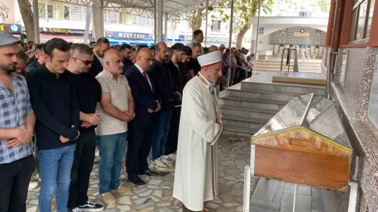 Eşinin dayısının otobüste katlettiği Enes toprağa verildi