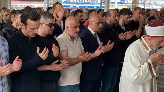 Eşinin dayısının otobüste katlettiği Enes toprağa verildi