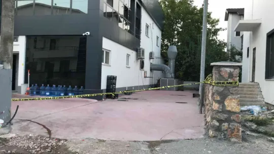 Eski patronunu ve çalışanı yaraladı