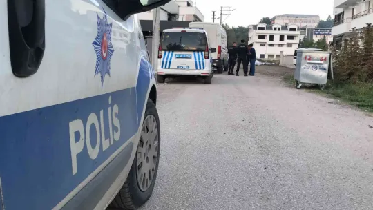 Eski patronunu ve çalışanı yaraladı
