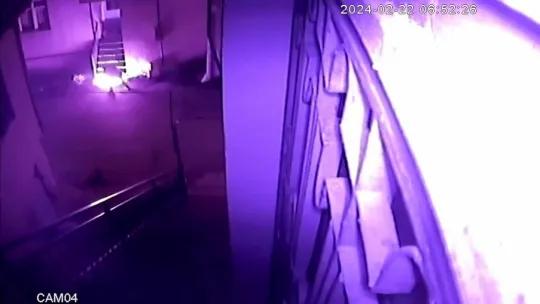 Eski kız arkadaşının evinin önüne benzin döküp yaktı