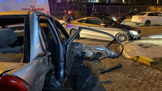 Hikmet Erenkaya kaza geçirdi