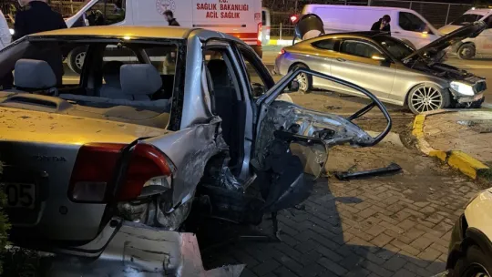Hikmet Erenkaya kaza geçirdi