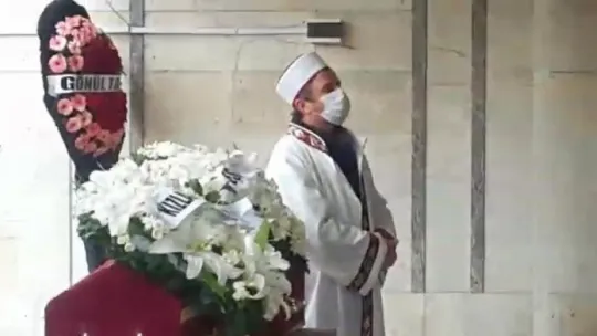 Eski patronlarına cenaze namazında haklarını helal etmediler!