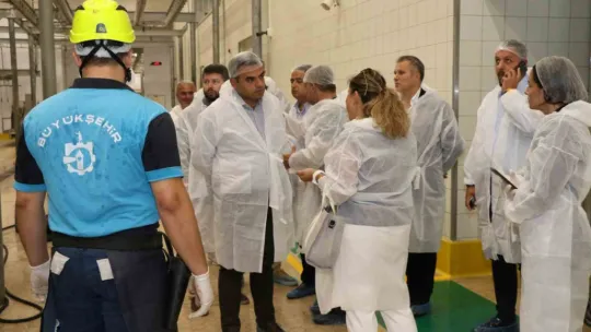 Üst düzey teknik donanıma sahip mezbahaya hayran kaldılar