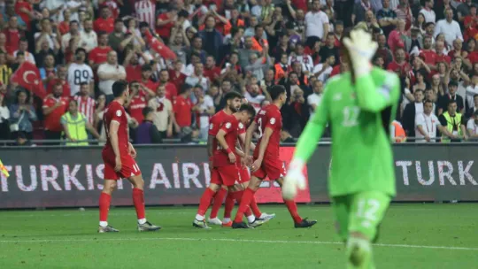 Türkiye'den kolay galibiyet: 2-0