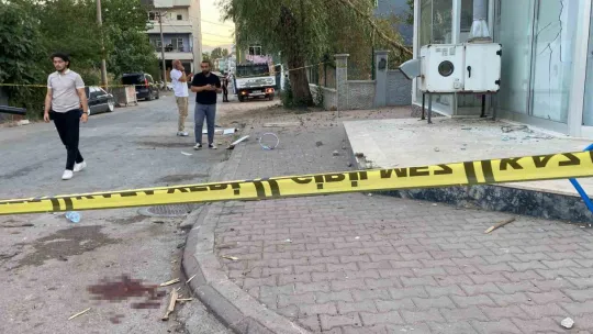Ev baskınıyla başlayan kavgada sokak savaş alanına döndü