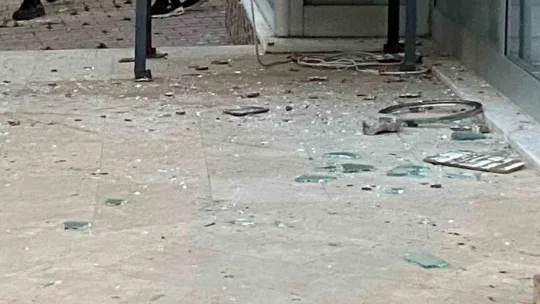 Ev baskınıyla başlayan kavgada sokak savaş alanına döndü