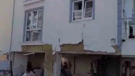 Ev sahibi ile tartışan kiracı doğalgazı açıp apartmanı havaya uçurdu