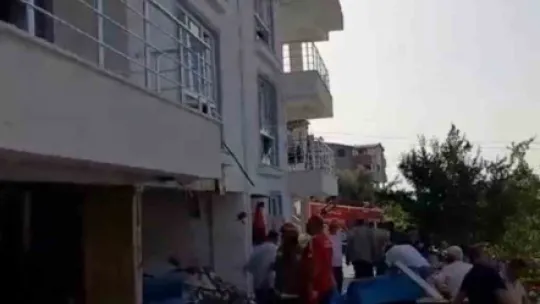 Ev sahibi ile tartışan kiracı doğalgazı açıp apartmanı havaya uçurdu