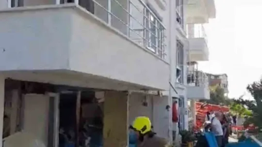Ev sahibi ile tartışan kiracı doğalgazı açıp apartmanı havaya uçurdu
