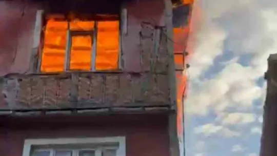 Ev sahibi uyurken elektrikli sobadan yangın çıktı