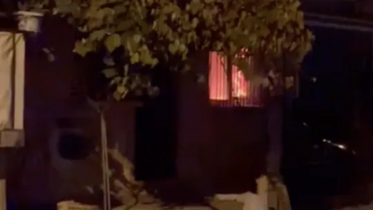 Kiracı oturduğu evi yaktı