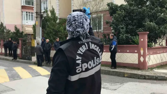 Eve gelince annesinin cansız bedeniyle karşılaştı