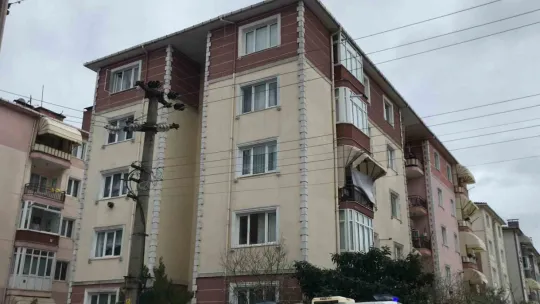 Eve gelince annesinin cansız bedeniyle karşılaştı