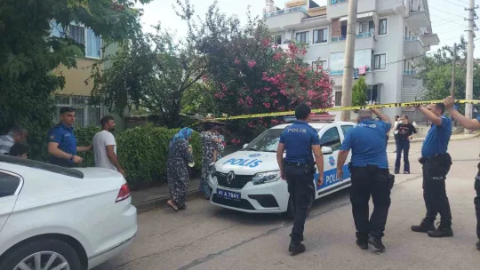Evi terk eden eşine sinirlendi, çocuklarını rehin aldı