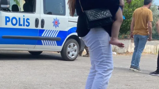 Evi terk eden eşine sinirlendi, çocuklarını rehin aldı
