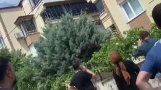 Evi terk eden eşine sinirlendi, çocuklarını rehin aldı