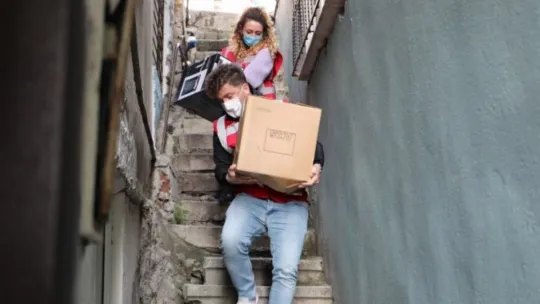 Evi yanan ailenin yardımına belediye koştu!