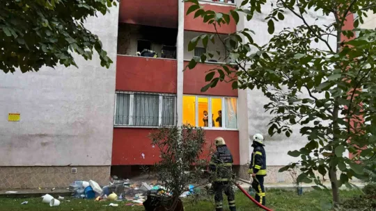 Evin balkonundaki eşyalar yandı, facia önlendi