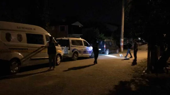 Körfez'de 2 katlı apartmana mermi yağdırdılar