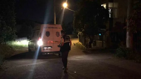 Körfez'de 2 katlı apartmana mermi yağdırdılar