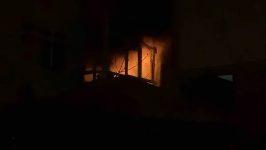 Evin mutfağı alev alev yandı