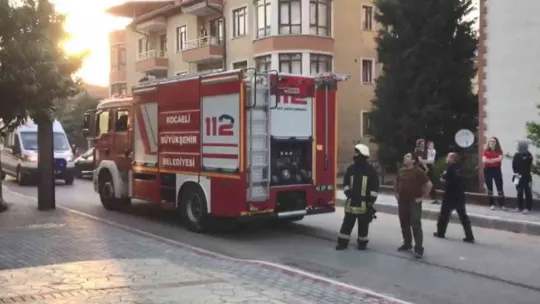 Evin mutfağında çıkan yangın paniğe sebep oldu