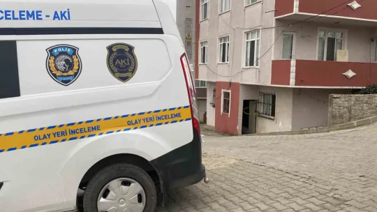 Evinde silahla başından vurulmuş halde bulundu