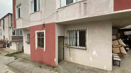 Evinde silahla başından vurulmuş halde bulundu