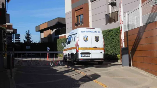 Evinde silahla vurulmuş halde bulundu
