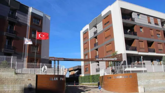 Evinde silahla vurulmuş halde bulundu