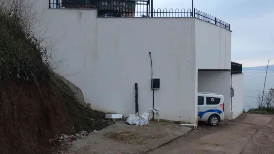 Hayati tehlikesi var! Evinde tabancayla vuruldu