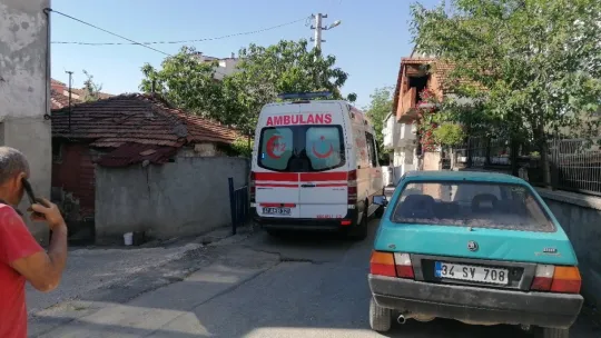 Evine balkon yapmak isterken düşerek yaralandı