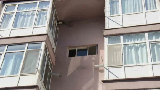 Evine balkondan girmeye çalıştı, 5. kattan düştü