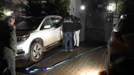 Evine gidip tartıştığı doktorun aracını kurşunladı
