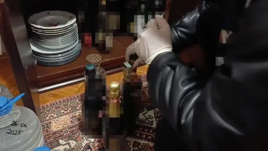 Evini alkol imalathanesine çevirmiş