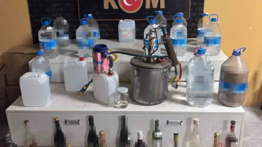 Evini alkol imalathanesine çevirmiş