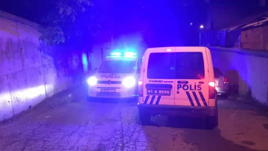 Evini yakmak istedi, içeriden güçlükle çıkarıldı