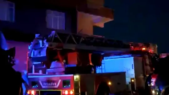 Evini yakmaya kalkıştı, 1 saatin ardından ikna edildi