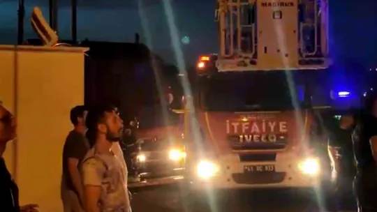 Evini yakmaya kalkıştı, 1 saatin ardından ikna edildi