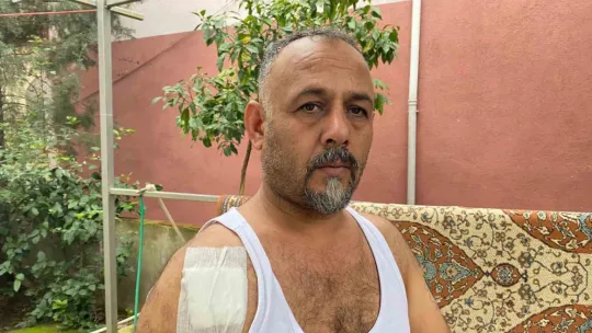 Evinin bahçesinde ailesiyle oturan adama dehşeti yaşatmışlardı, yakalandılar