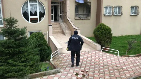 Evinin balkonunda ölü bulundu