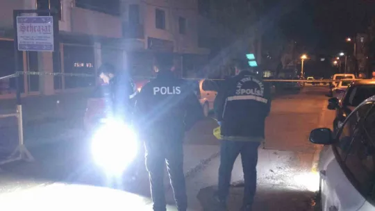Evinin önünde silahla vuruldu