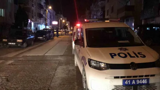 Evinin önünde silahla vuruldu