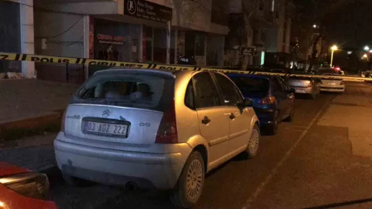 Evinin önünde silahla vuruldu