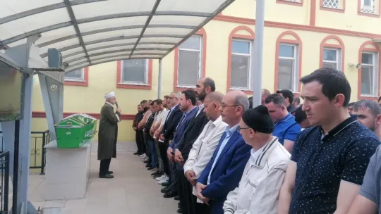 Acılı evlatlardan annelerine son görev