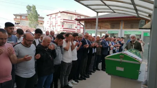 Acılı evlatlardan annelerine son görev