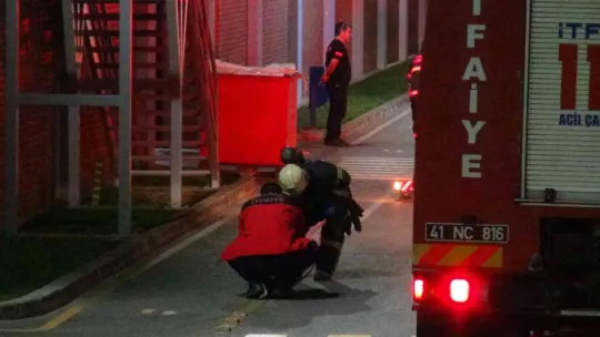 Fabrika bacasında çıkan yangın söndürüldü