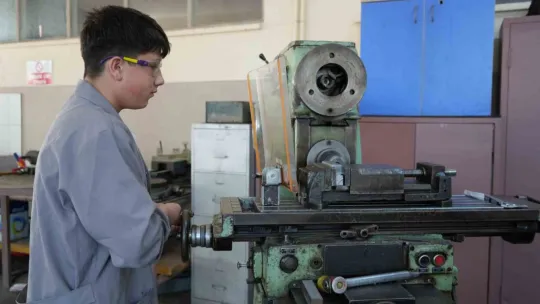 Fabrika gibi lise